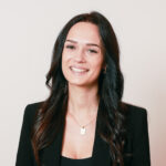 Das Bild zeigt Emily Raatz, Disposition und Kundendienst bei Kemnitzer GmbH